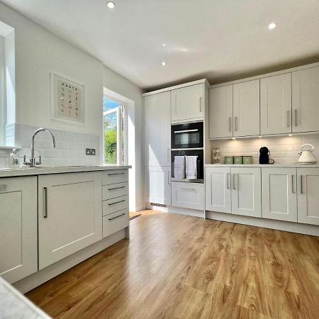 Family Home In Hampshire - Sleeps Up To 9 People With 3 Parking Spaces Γουίντσεστερ Εξωτερικό φωτογραφία