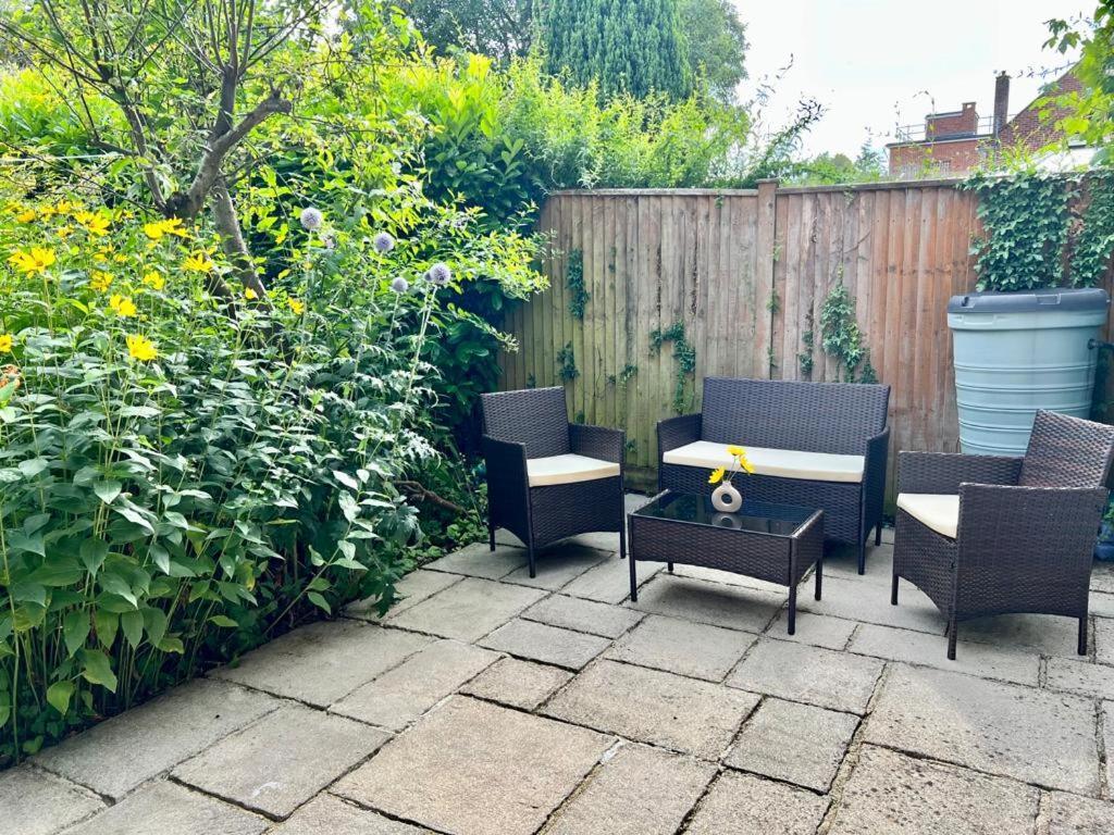 Family Home In Hampshire - Sleeps Up To 9 People With 3 Parking Spaces Γουίντσεστερ Εξωτερικό φωτογραφία