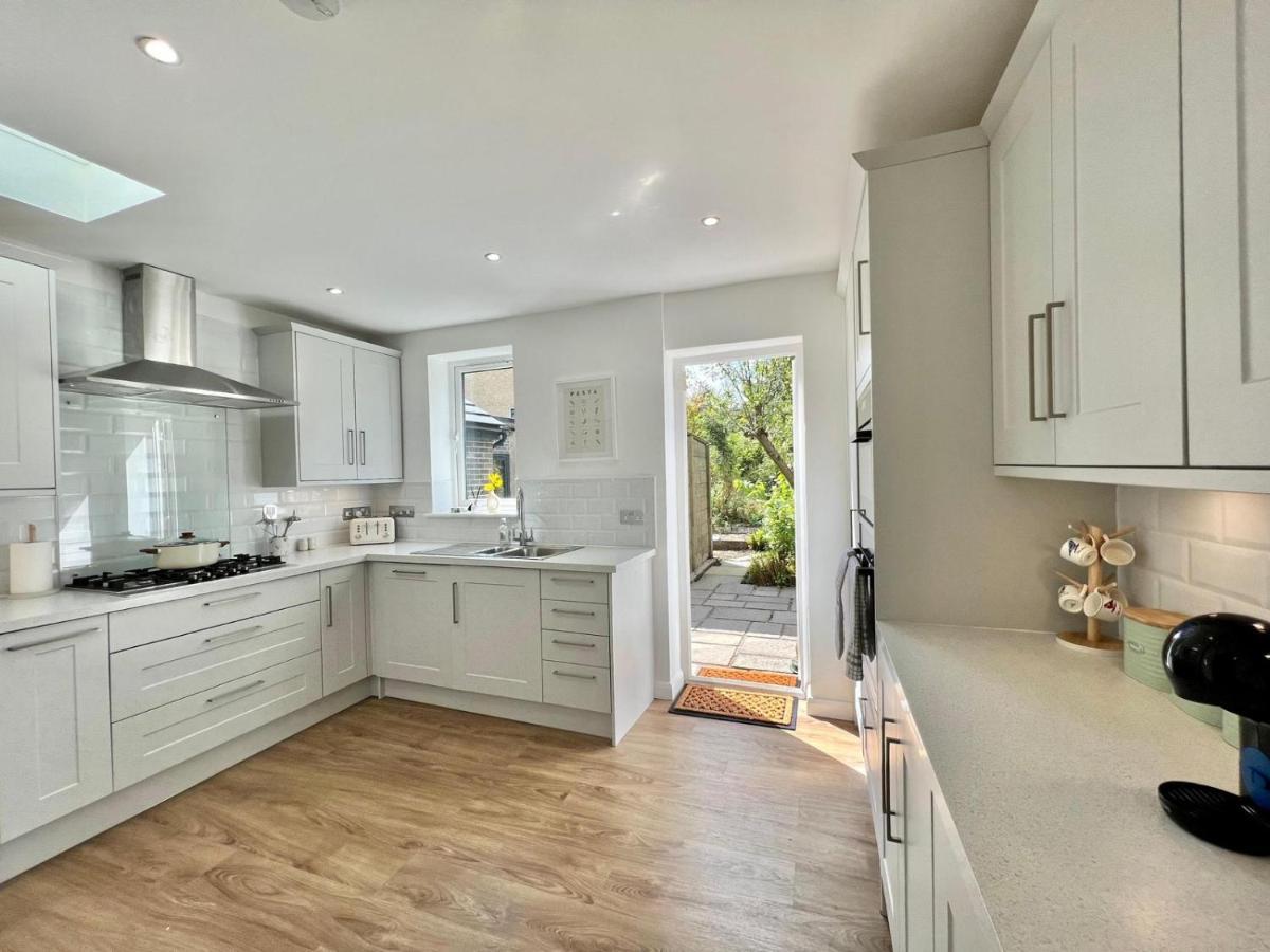 Family Home In Hampshire - Sleeps Up To 9 People With 3 Parking Spaces Γουίντσεστερ Εξωτερικό φωτογραφία