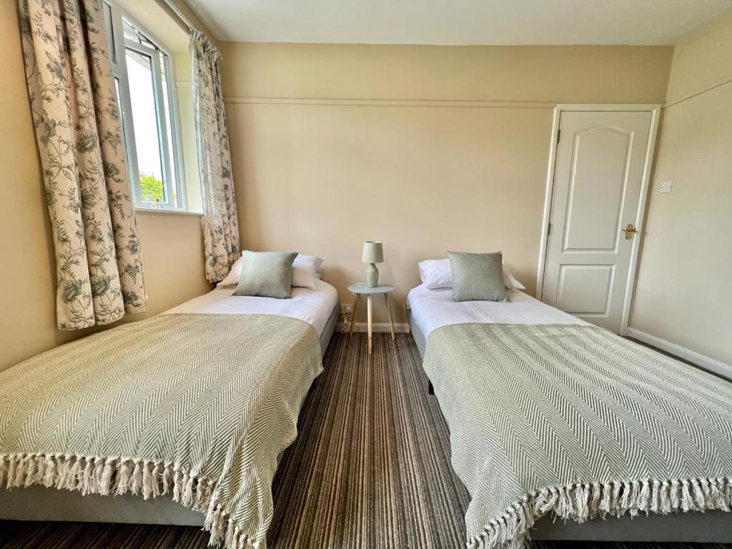 Family Home In Hampshire - Sleeps Up To 9 People With 3 Parking Spaces Γουίντσεστερ Εξωτερικό φωτογραφία