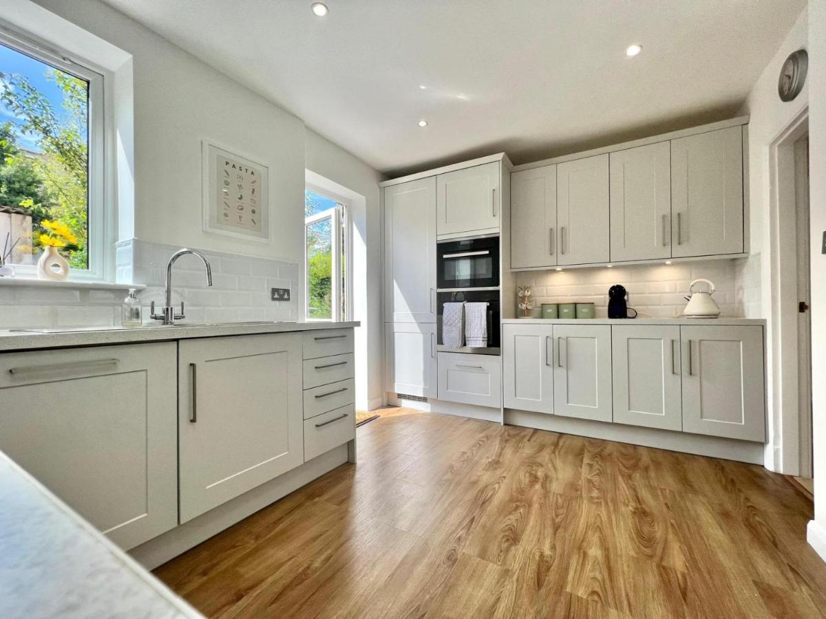 Family Home In Hampshire - Sleeps Up To 9 People With 3 Parking Spaces Γουίντσεστερ Εξωτερικό φωτογραφία