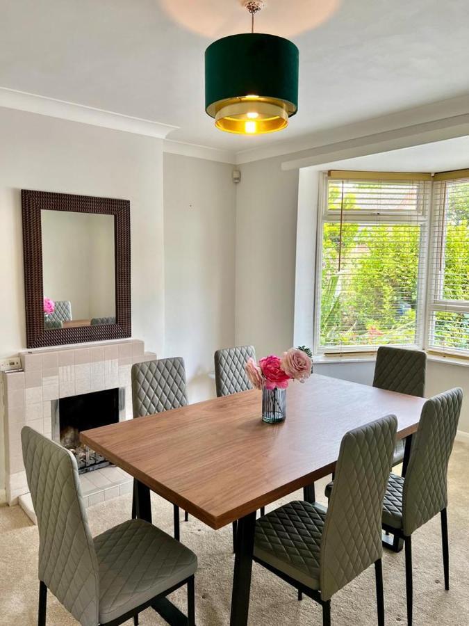 Family Home In Hampshire - Sleeps Up To 9 People With 3 Parking Spaces Γουίντσεστερ Εξωτερικό φωτογραφία