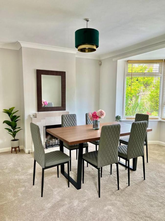 Family Home In Hampshire - Sleeps Up To 9 People With 3 Parking Spaces Γουίντσεστερ Εξωτερικό φωτογραφία