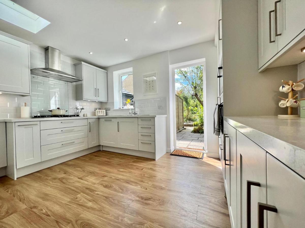 Family Home In Hampshire - Sleeps Up To 9 People With 3 Parking Spaces Γουίντσεστερ Εξωτερικό φωτογραφία